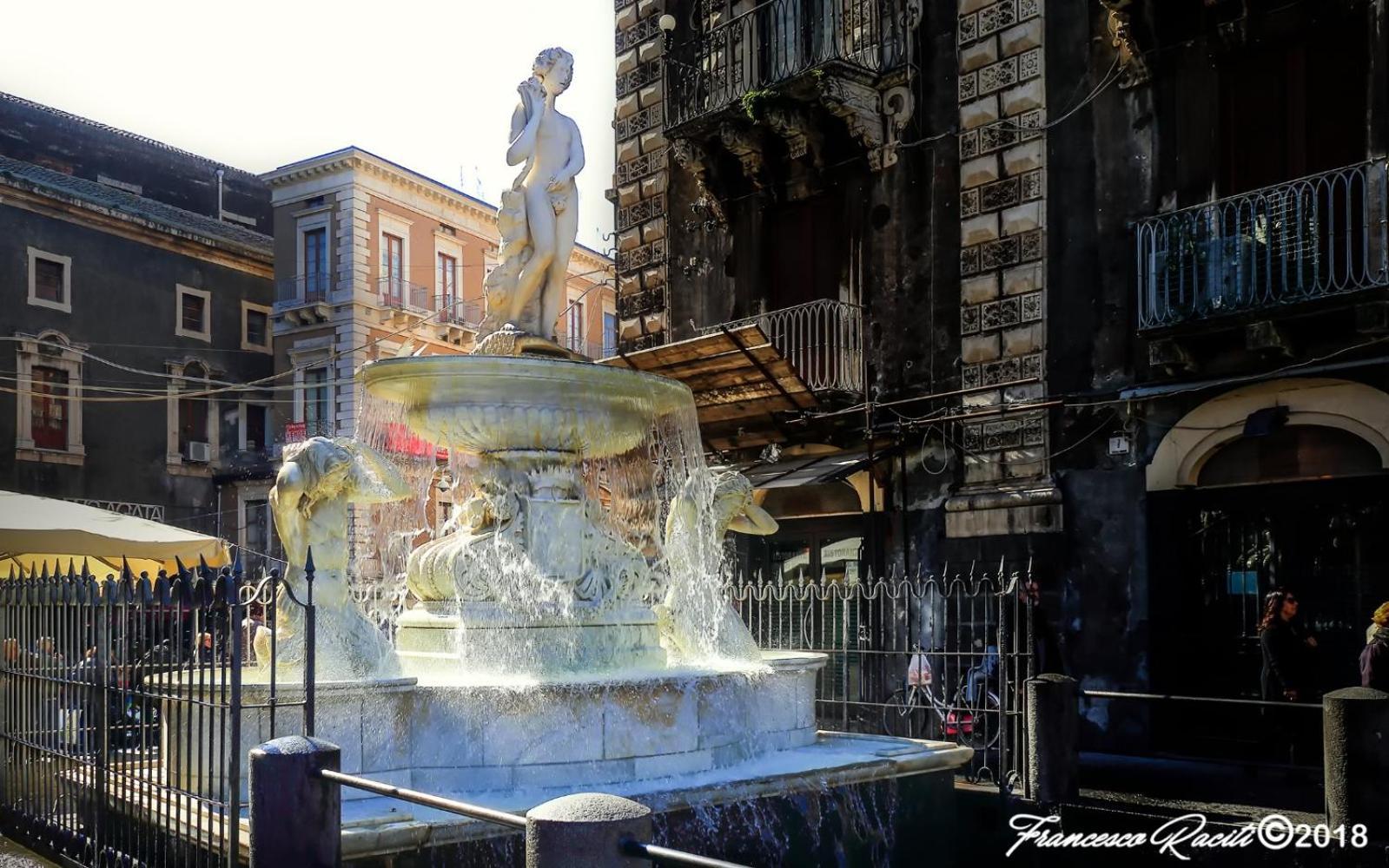 Clemente House Catania Centro Meravigliosa Camera Matrimoniale Catânia Exterior foto